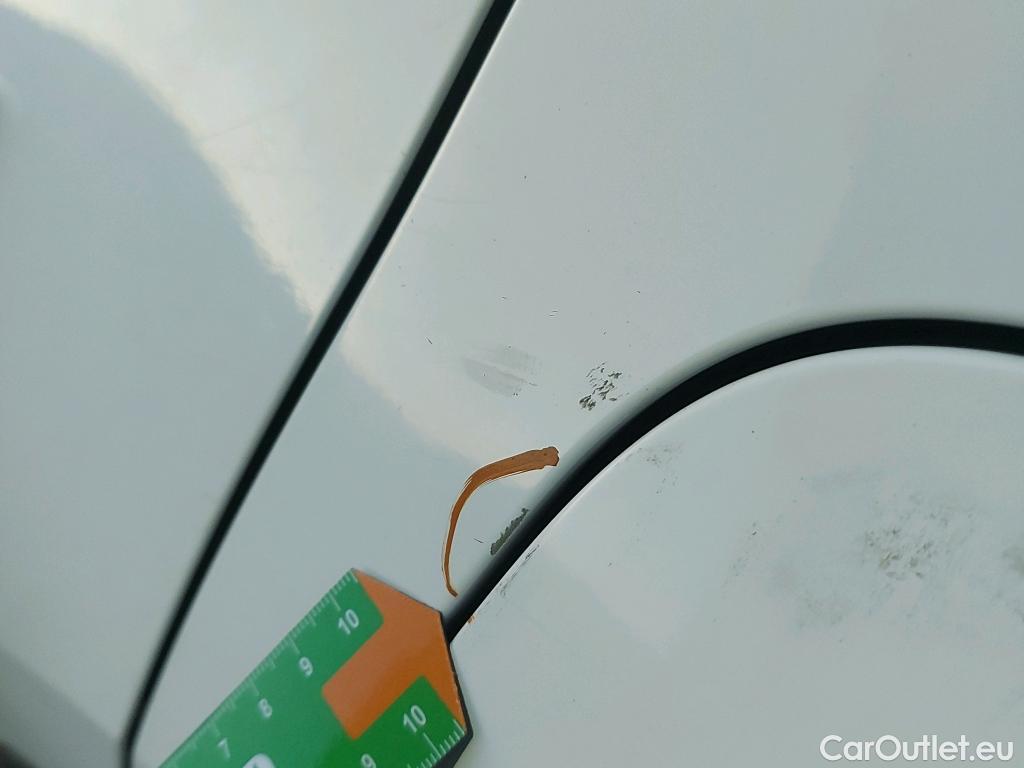  Peugeot  2008 PEUGEOT  / 2019 / 5P / todoterreno Active BlueHDI 81kW (110CV) #16