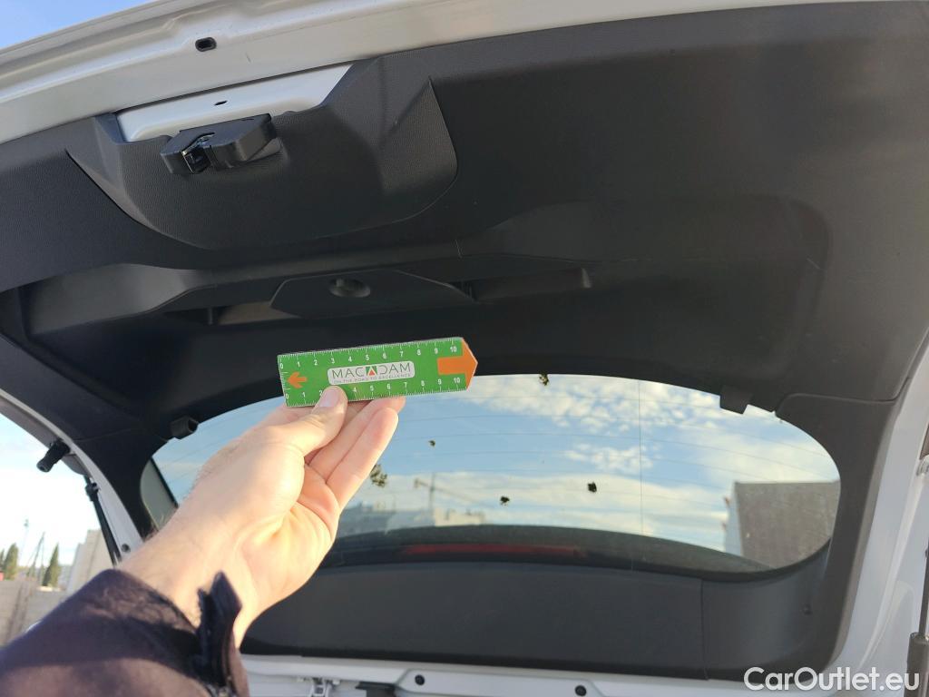  Peugeot  2008 PEUGEOT  / 2023 / 5P / todoterreno GT BlueHDI 130 S&S EAT8 #19