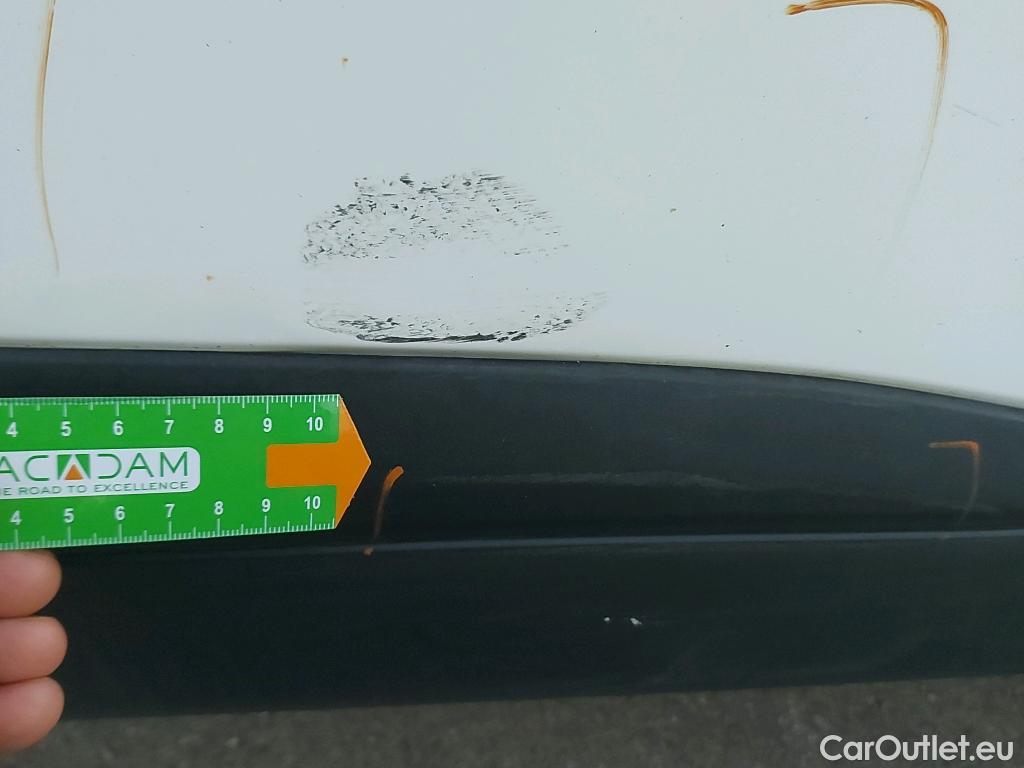  Peugeot  2008 PEUGEOT  / 2019 / 5P / todoterreno Active BlueHDI 81kW (110CV) #31