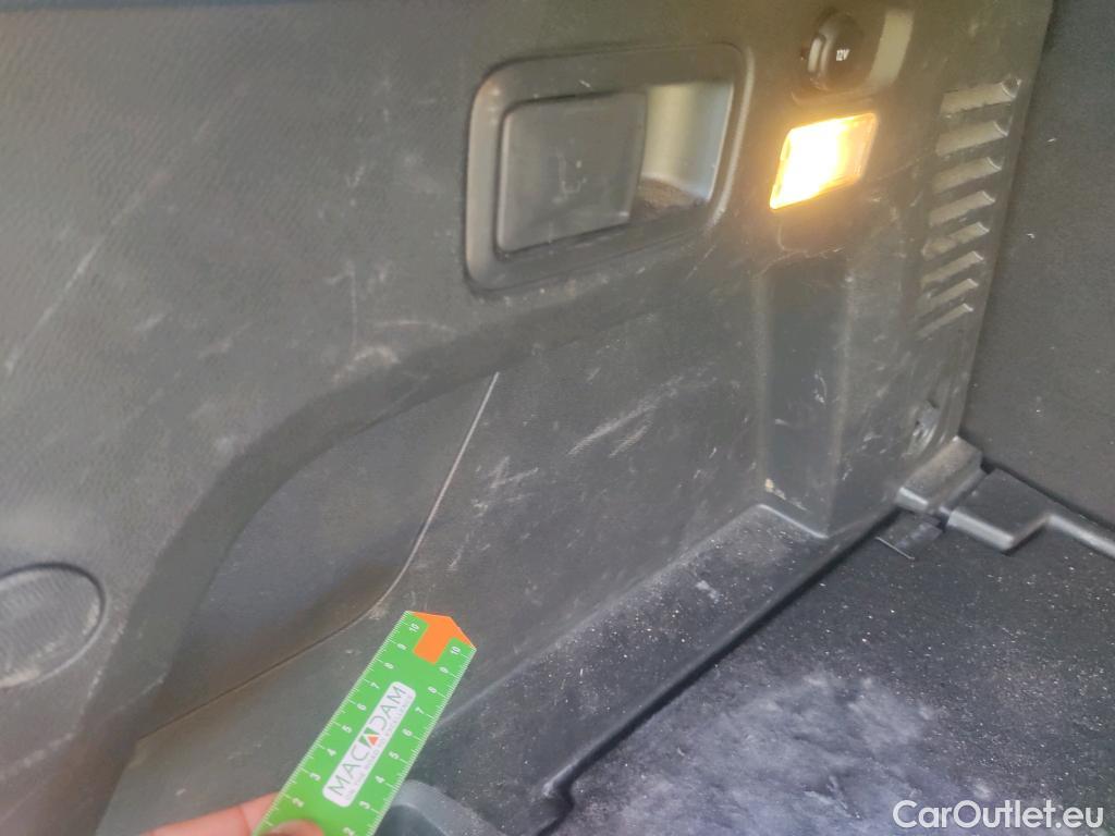  Peugeot  3008 PEUGEOT  / 2016 / 5P / todoterreno 1.5 BlueHDi 96kW (130CV) S&S Allure EAT8 #29