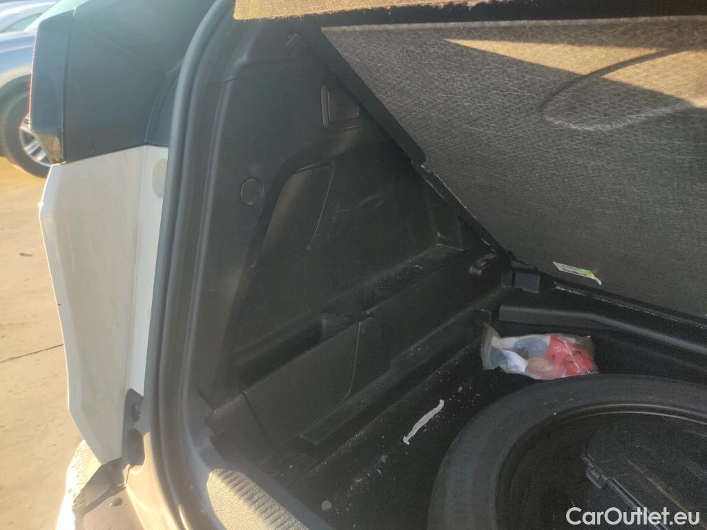  Peugeot  3008 PEUGEOT  / 2016 / 5P / todoterreno 1.5 BlueHDi 96kW (130CV) S&S Allure EAT8 #28