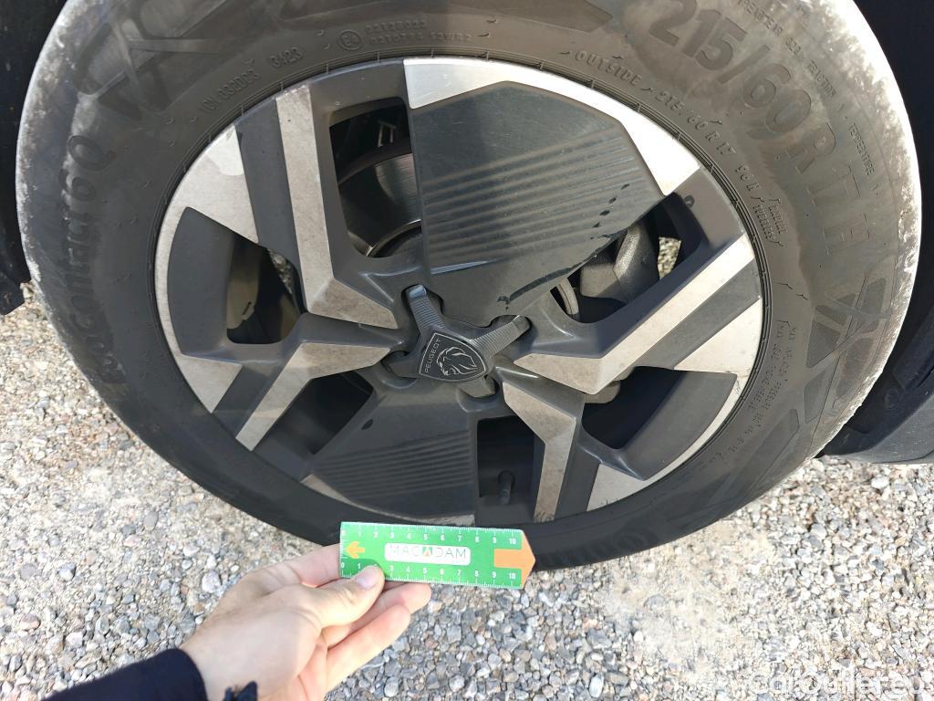  Peugeot  2008 PEUGEOT  / 2023 / 5P / todoterreno GT BlueHDI 130 S&S EAT8 #3