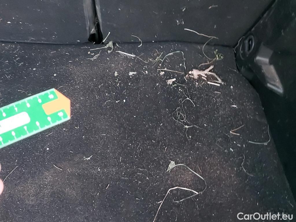  Peugeot  2008 PEUGEOT  / 2019 / 5P / todoterreno Active BlueHDI 81kW (110CV) #37