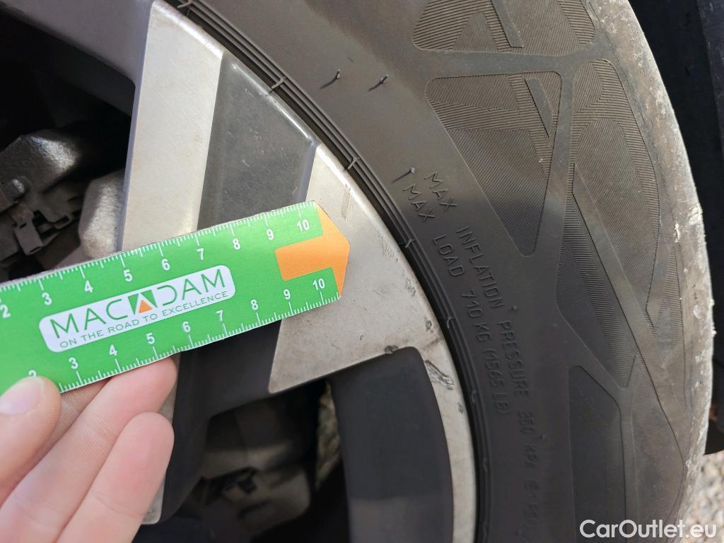  Peugeot  2008 PEUGEOT  / 2023 / 5P / todoterreno GT BlueHDI 130 S&S EAT8 #4