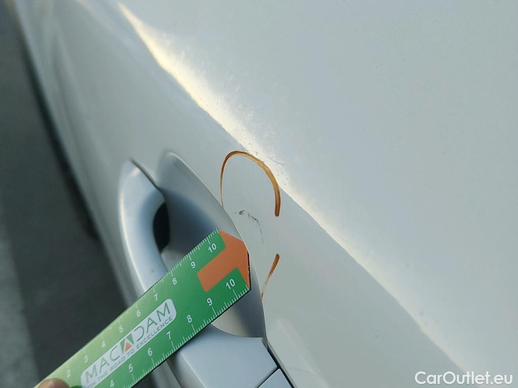  Peugeot  2008 PEUGEOT  / 2019 / 5P / todoterreno Active Pack BlueHDI 81kW (110CV) #4