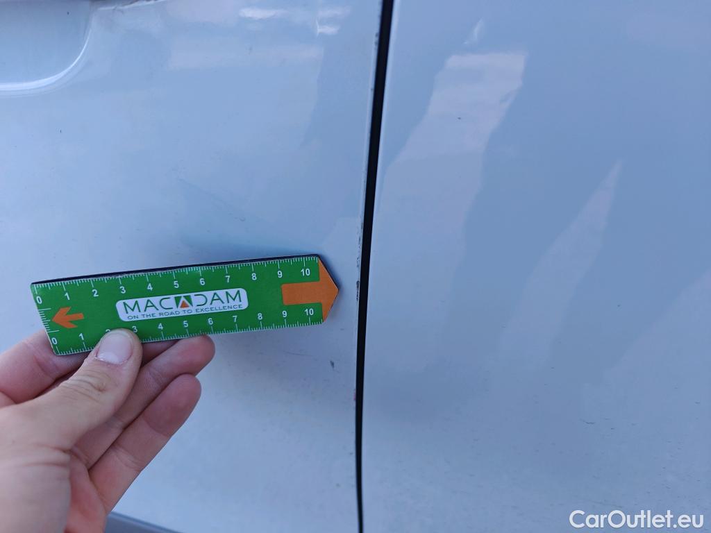  Peugeot  2008 PEUGEOT  / 2023 / 5P / todoterreno GT BlueHDI 130 S&S EAT8 #17