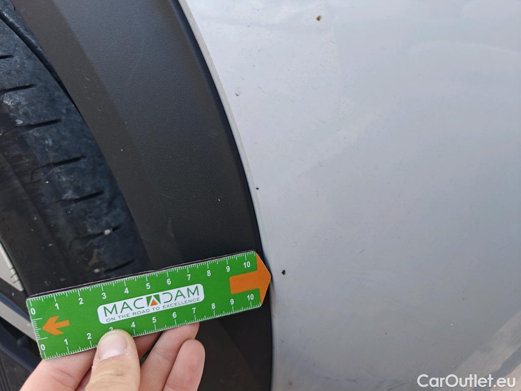  Peugeot  2008 PEUGEOT  / 2023 / 5P / todoterreno GT BlueHDI 130 S&S EAT8 #33