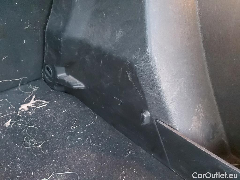  Peugeot  2008 PEUGEOT  / 2019 / 5P / todoterreno Active BlueHDI 81kW (110CV) #11