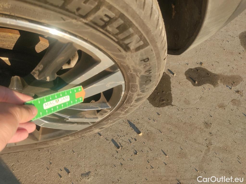  Peugeot  3008 PEUGEOT  / 2016 / 5P / todoterreno 1.5 BlueHDi 96kW (130CV) S&S Allure EAT8 #33