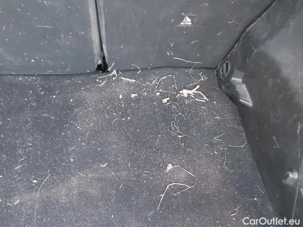  Peugeot  2008 PEUGEOT  / 2019 / 5P / todoterreno Active BlueHDI 81kW (110CV) #36