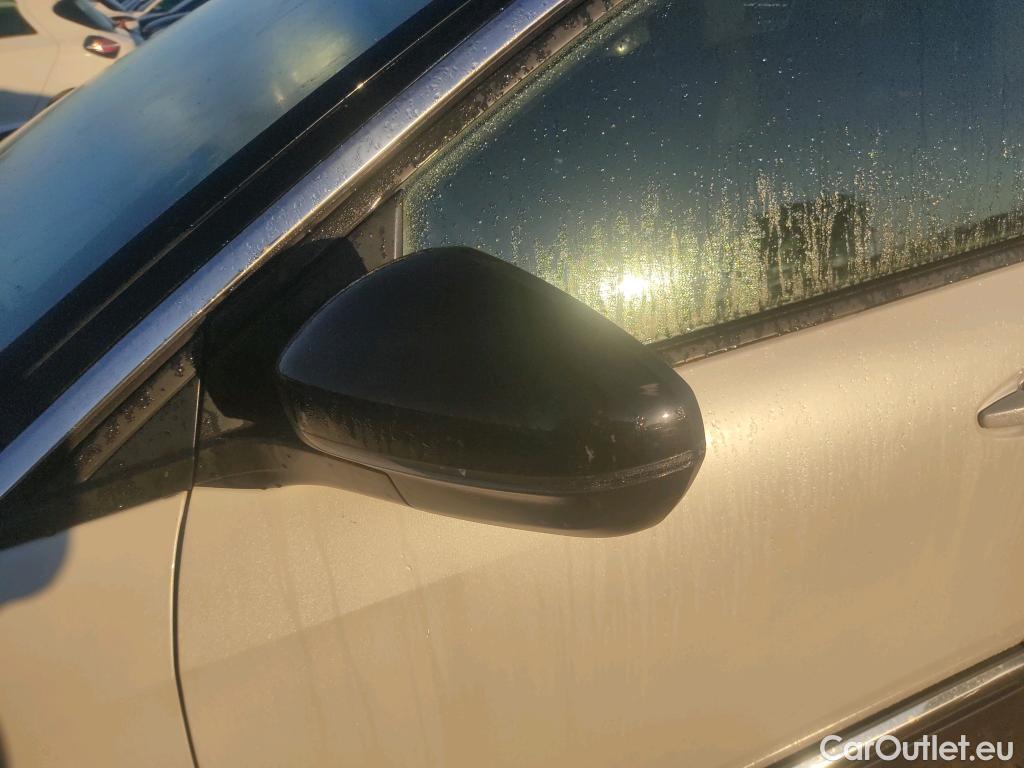  Peugeot  3008 PEUGEOT  / 2016 / 5P / todoterreno 1.5 BlueHDi 96kW (130CV) S&S Allure EAT8 #30