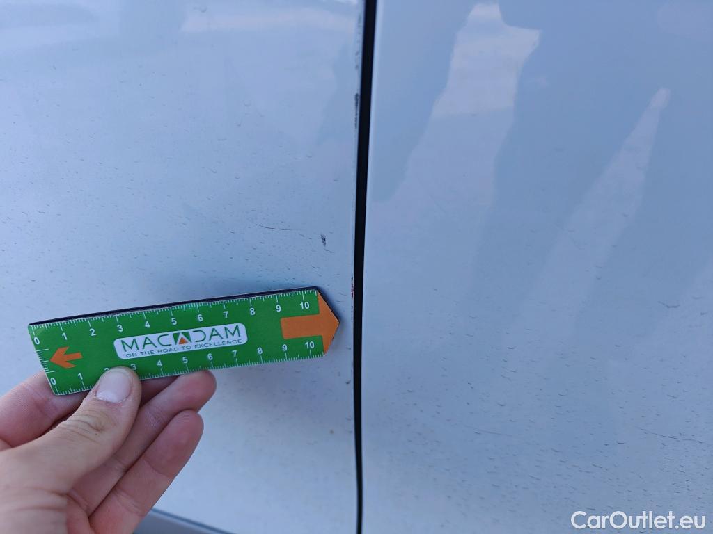  Peugeot  2008 PEUGEOT  / 2023 / 5P / todoterreno GT BlueHDI 130 S&S EAT8 #18