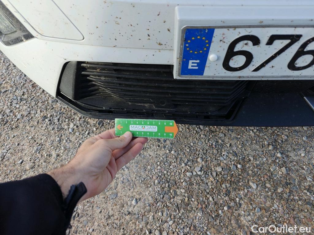  Peugeot  2008 PEUGEOT  / 2023 / 5P / todoterreno GT BlueHDI 130 S&S EAT8 #28