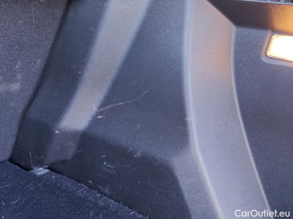  Peugeot  2008 PEUGEOT  / 2023 / 5P / todoterreno GT BlueHDI 130 S&S EAT8 #31