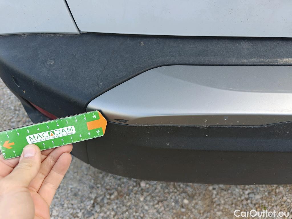  Peugeot  2008 PEUGEOT  / 2023 / 5P / todoterreno GT BlueHDI 130 S&S EAT8 #37