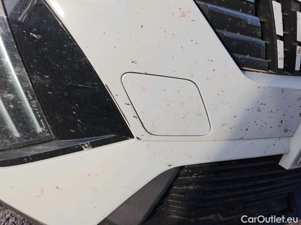  Peugeot  2008 PEUGEOT  / 2023 / 5P / todoterreno GT BlueHDI 130 S&S EAT8 #24