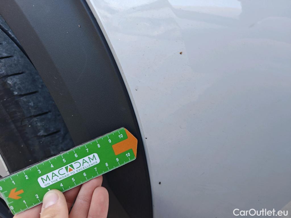  Peugeot  2008 PEUGEOT  / 2023 / 5P / todoterreno GT BlueHDI 130 S&S EAT8 #34