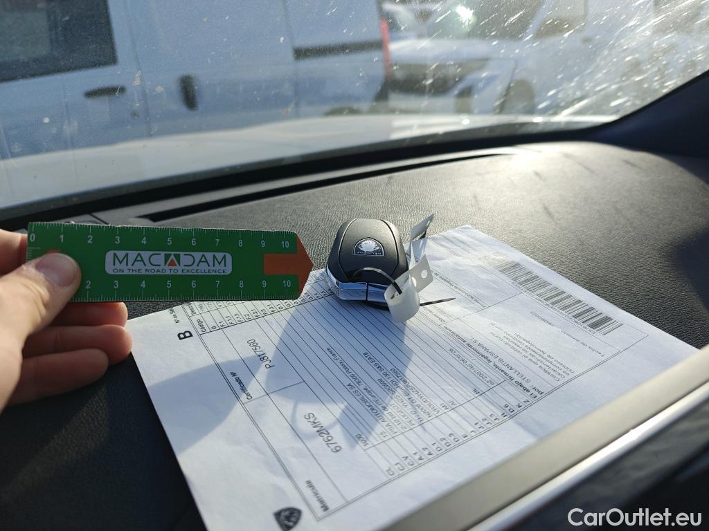  Peugeot  2008 PEUGEOT  / 2023 / 5P / todoterreno GT BlueHDI 130 S&S EAT8 #2