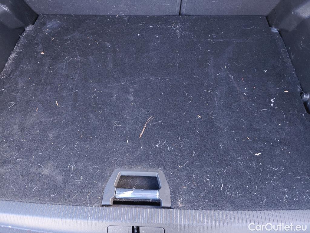  Peugeot  2008 PEUGEOT  / 2023 / 5P / todoterreno GT BlueHDI 130 S&S EAT8 #13