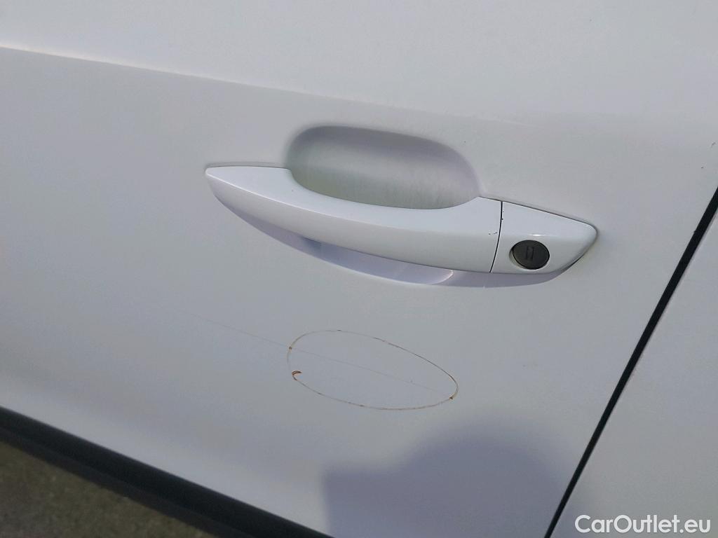  Peugeot  2008 PEUGEOT  / 2019 / 5P / todoterreno Active BlueHDI 81kW (110CV) #7