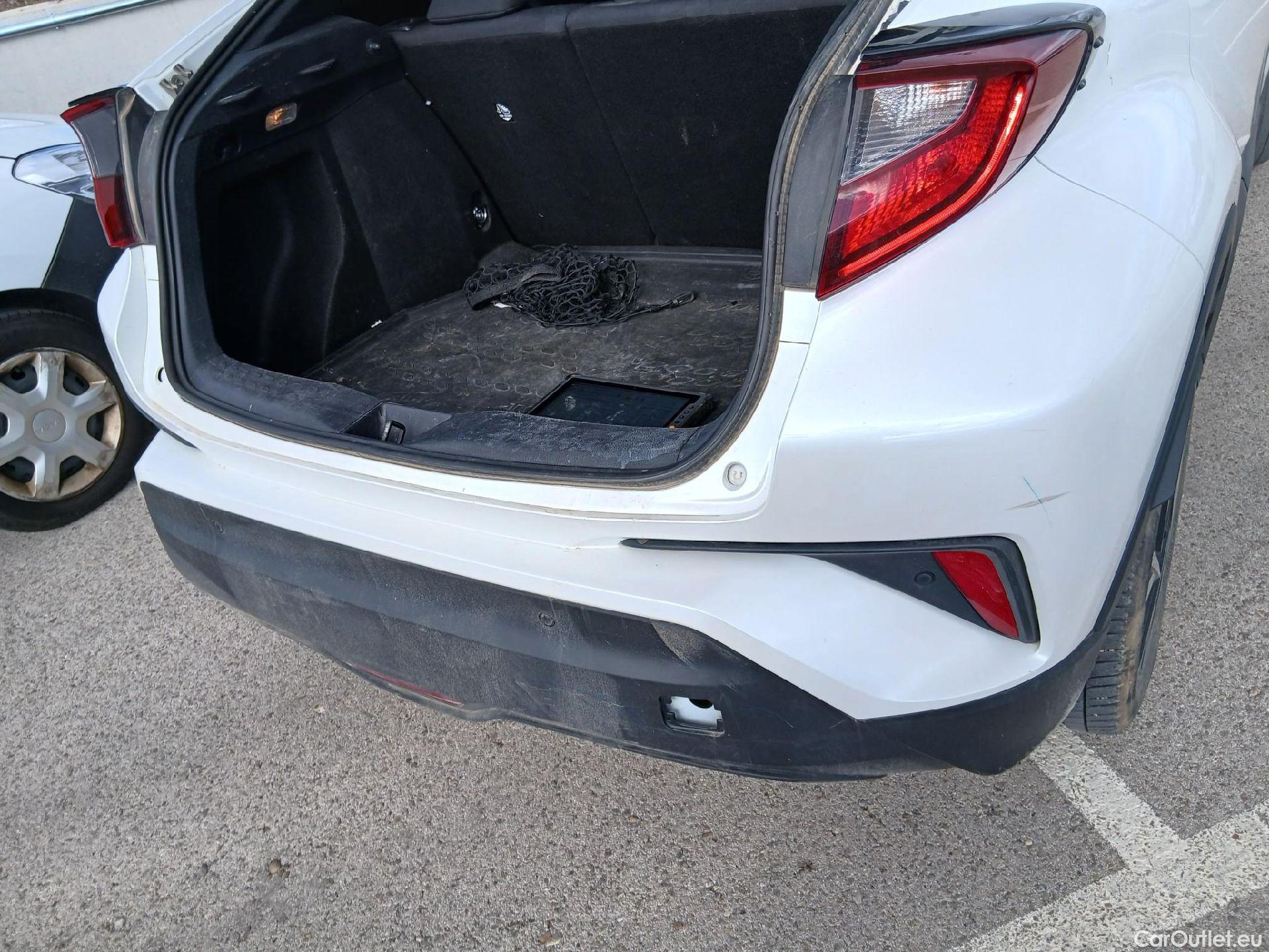  Toyota  C-HR TOYOTA  / 2019 / 5P / todoterreno 1.8 125H Advance #35