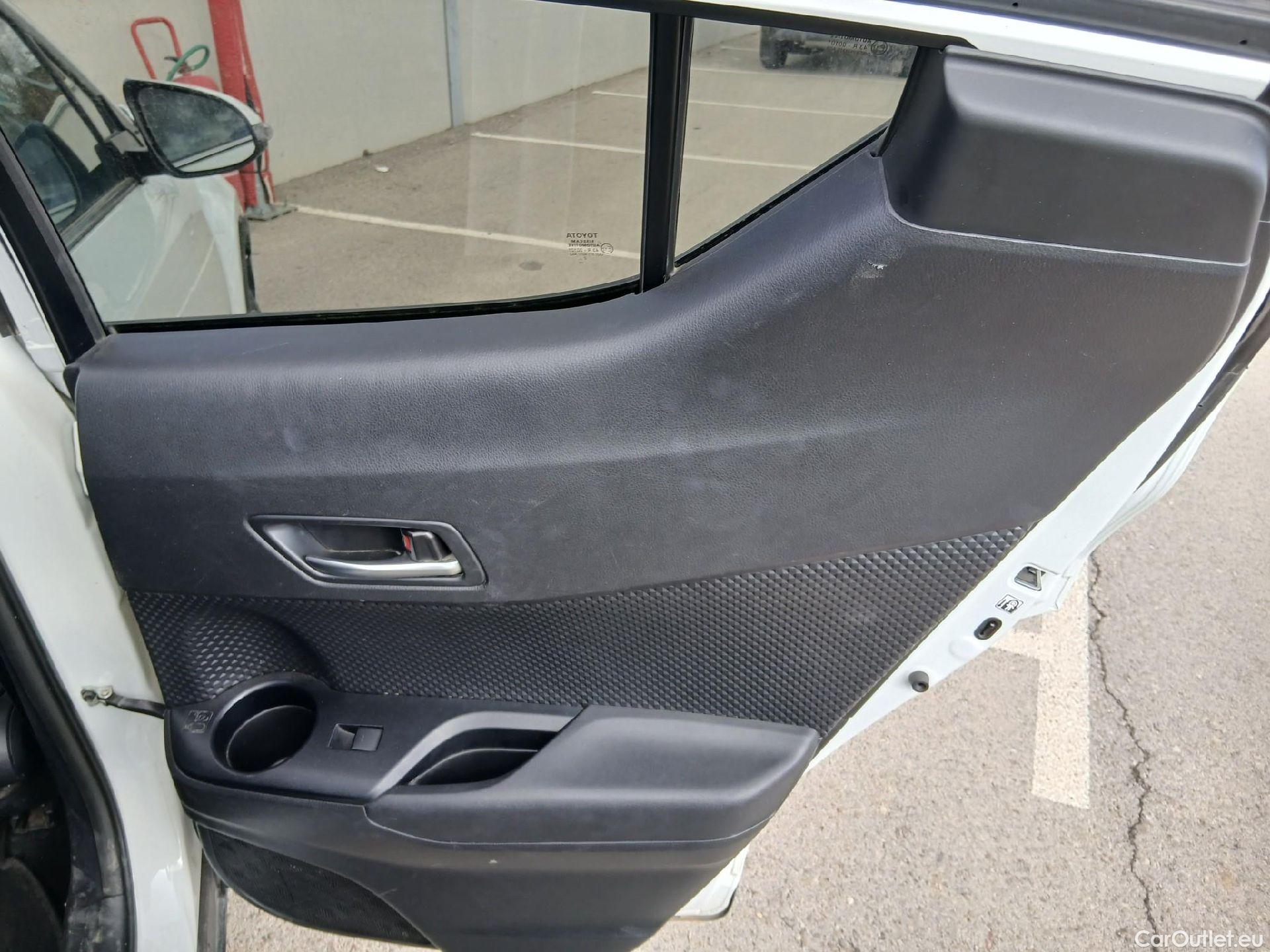  Toyota  C-HR TOYOTA  / 2019 / 5P / todoterreno 1.8 125H Advance #51