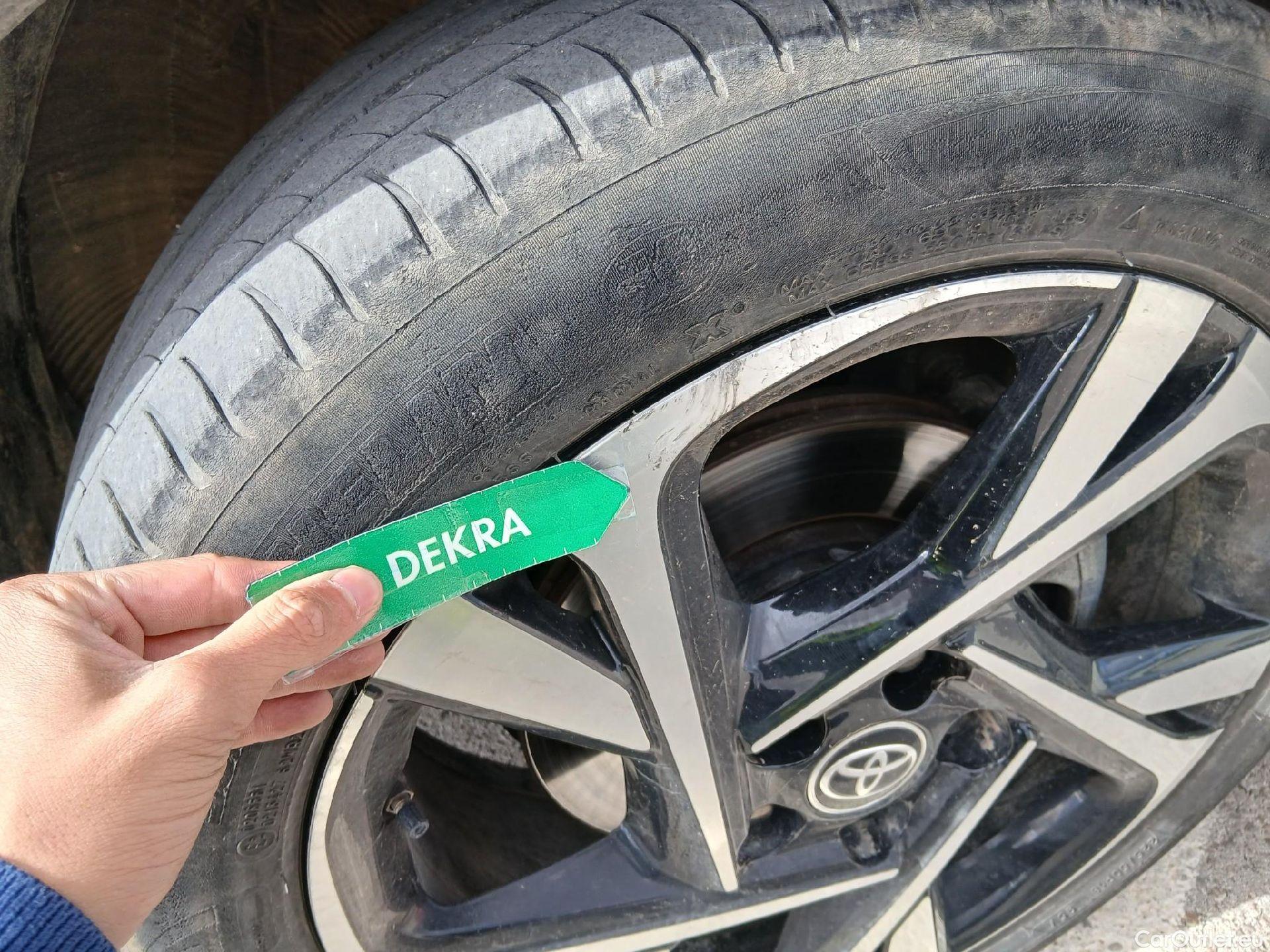  Toyota  C-HR TOYOTA  / 2019 / 5P / todoterreno 1.8 125H Advance #57