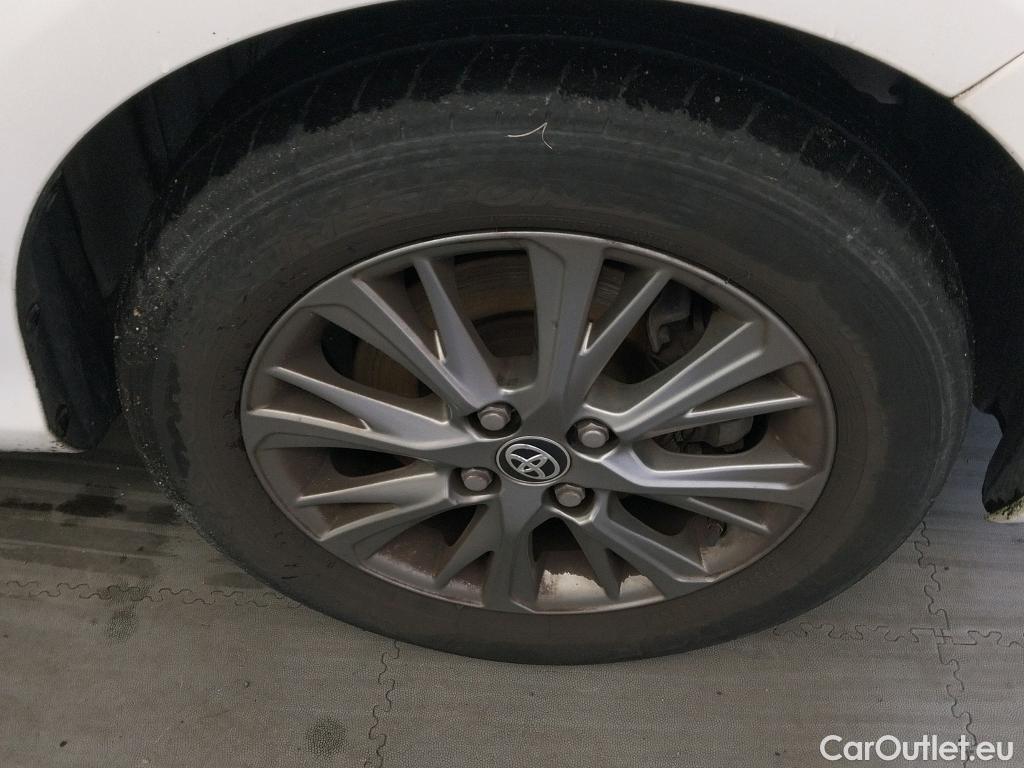  Toyota  Yaris TOYOTA  / 2017 / 5P / berlina con portón 1.5 100H Active #13