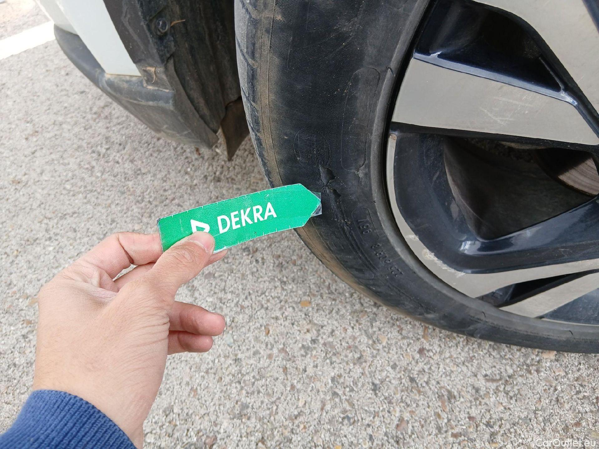  Toyota  C-HR TOYOTA  / 2019 / 5P / todoterreno 1.8 125H Advance #21