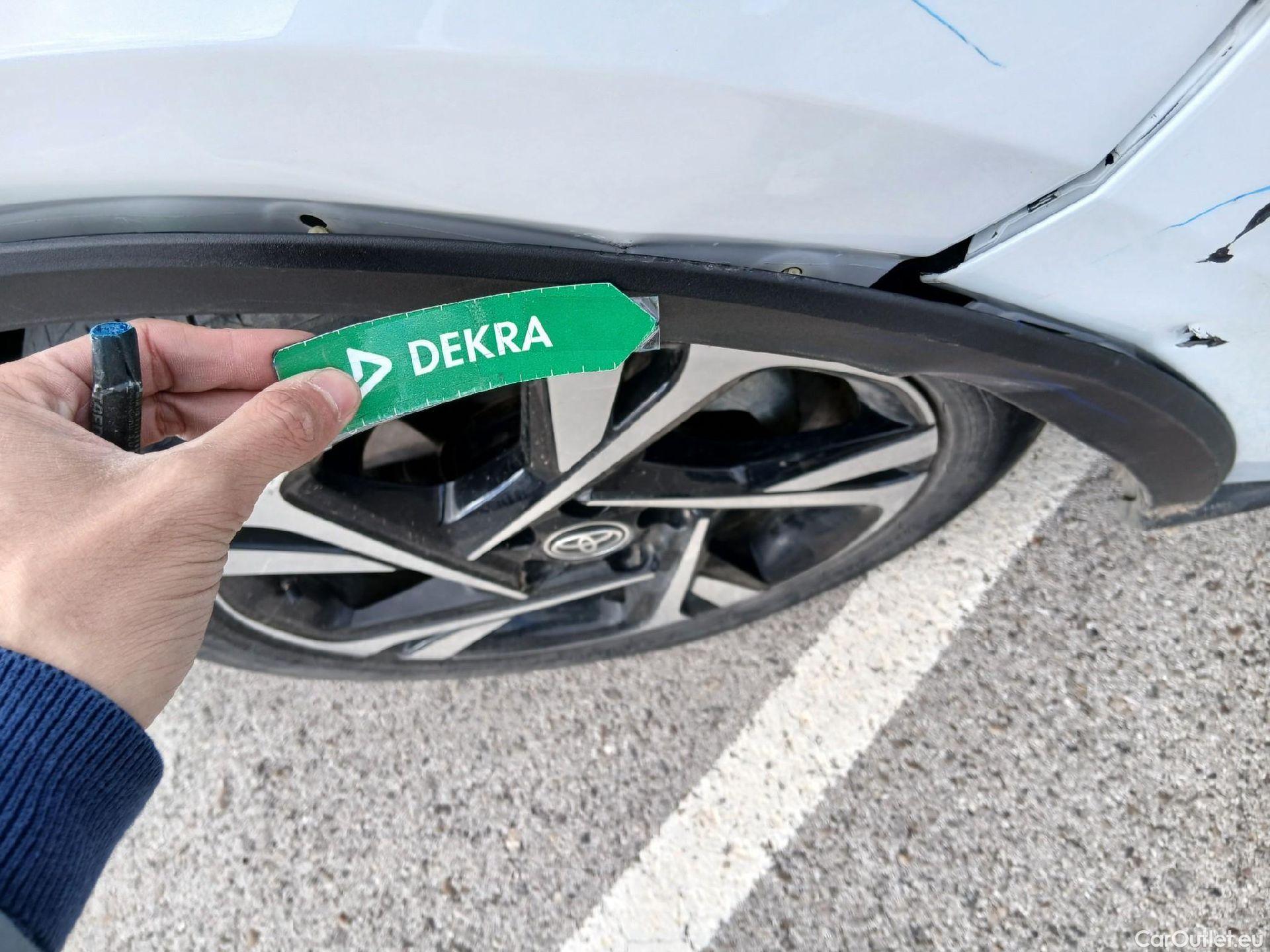  Toyota  C-HR TOYOTA  / 2019 / 5P / todoterreno 1.8 125H Advance #13