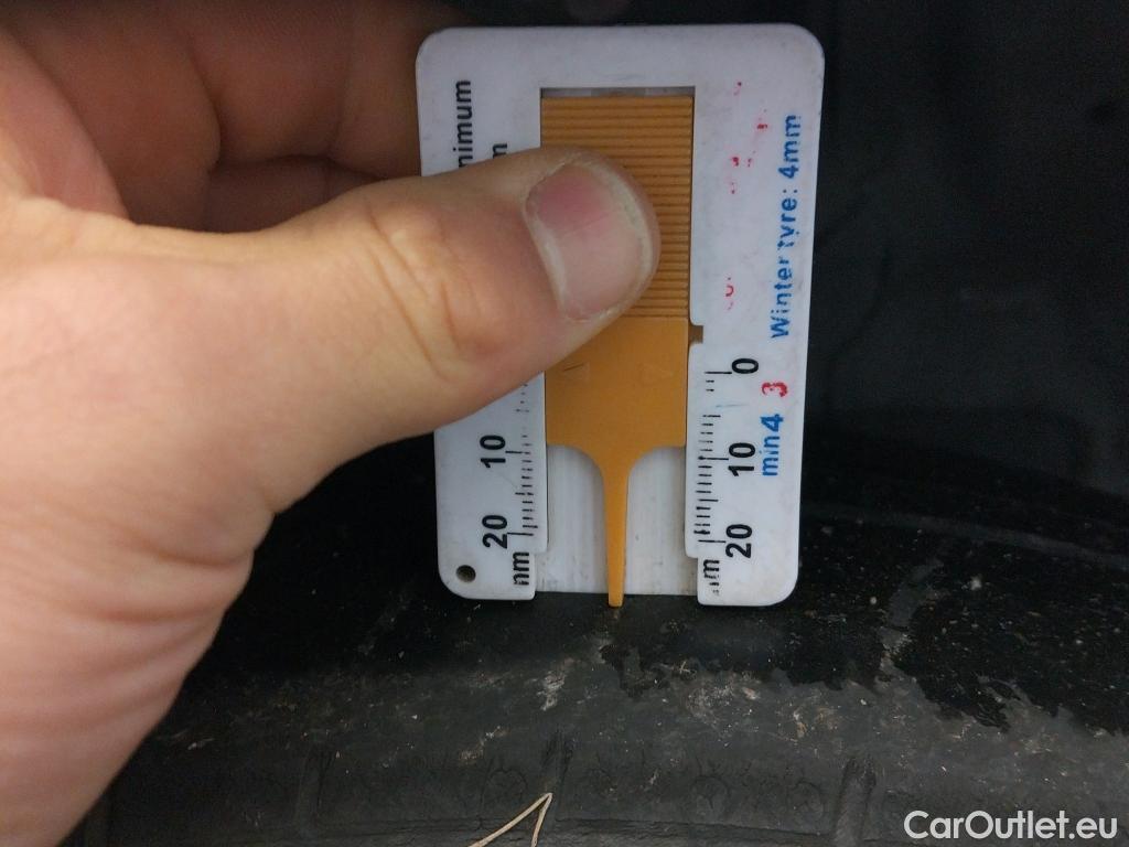  Toyota  Yaris TOYOTA  / 2017 / 5P / berlina con portón 1.5 100H Active #14