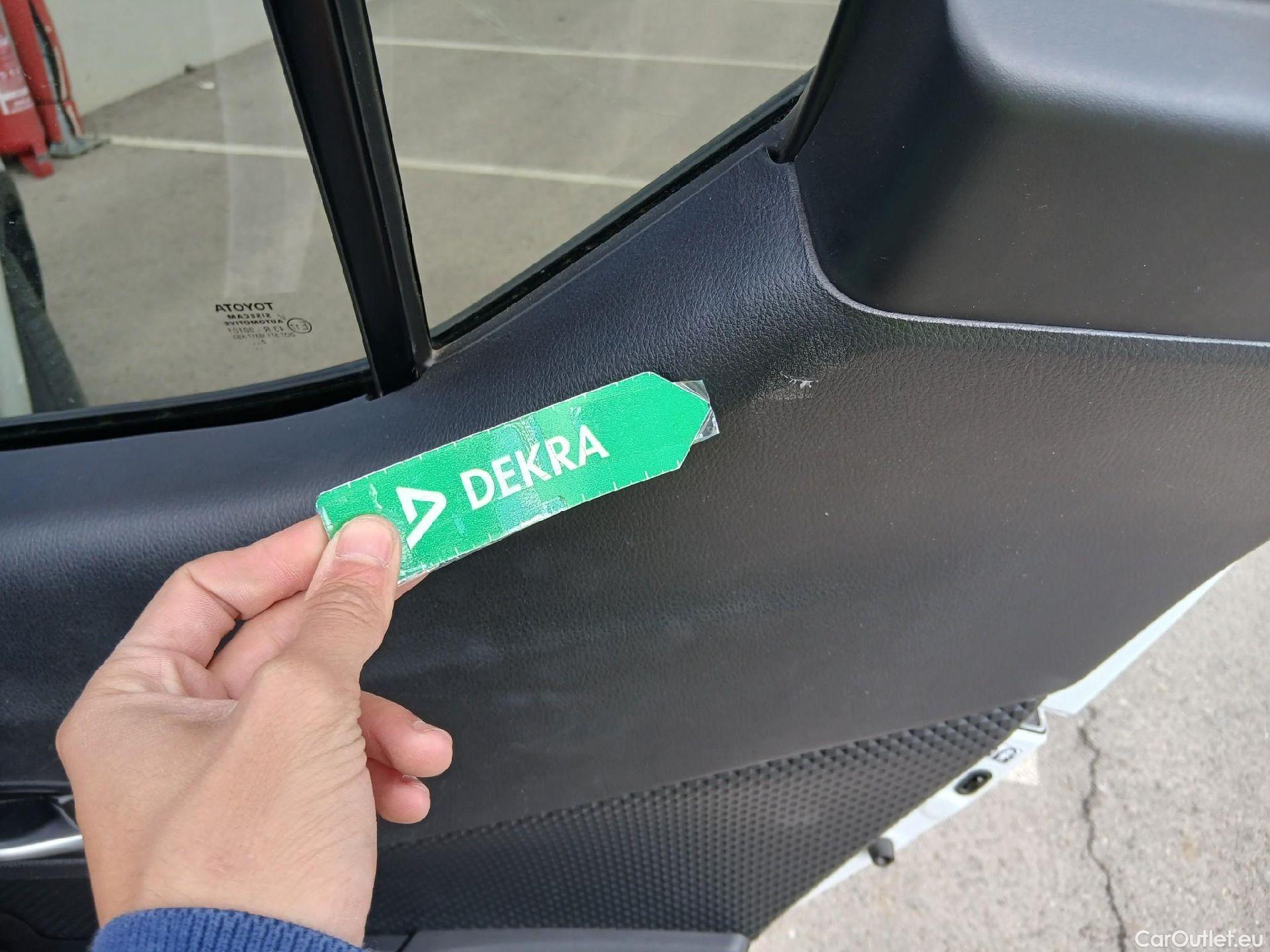  Toyota  C-HR TOYOTA  / 2019 / 5P / todoterreno 1.8 125H Advance #50