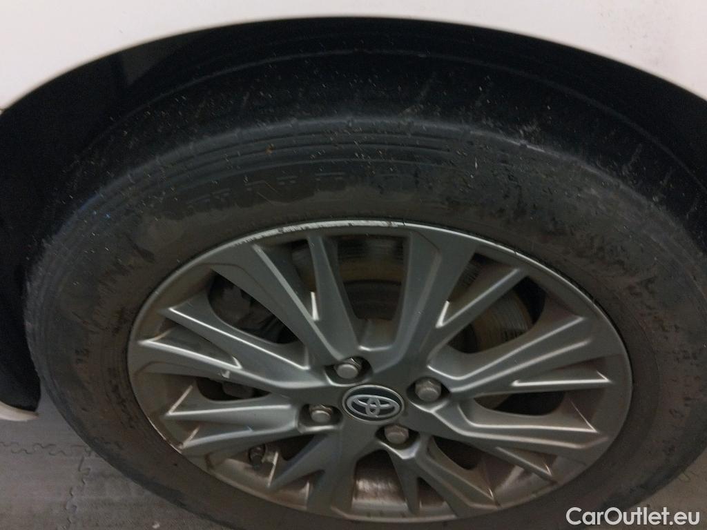  Toyota  Yaris TOYOTA  / 2017 / 5P / berlina con portón 1.5 100H Active #11