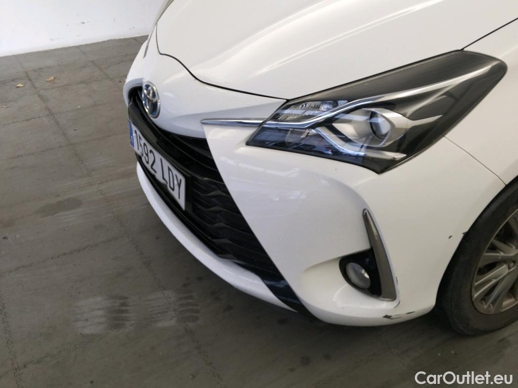  Toyota  Yaris TOYOTA  / 2017 / 5P / berlina con portón 1.5 100H Active #15