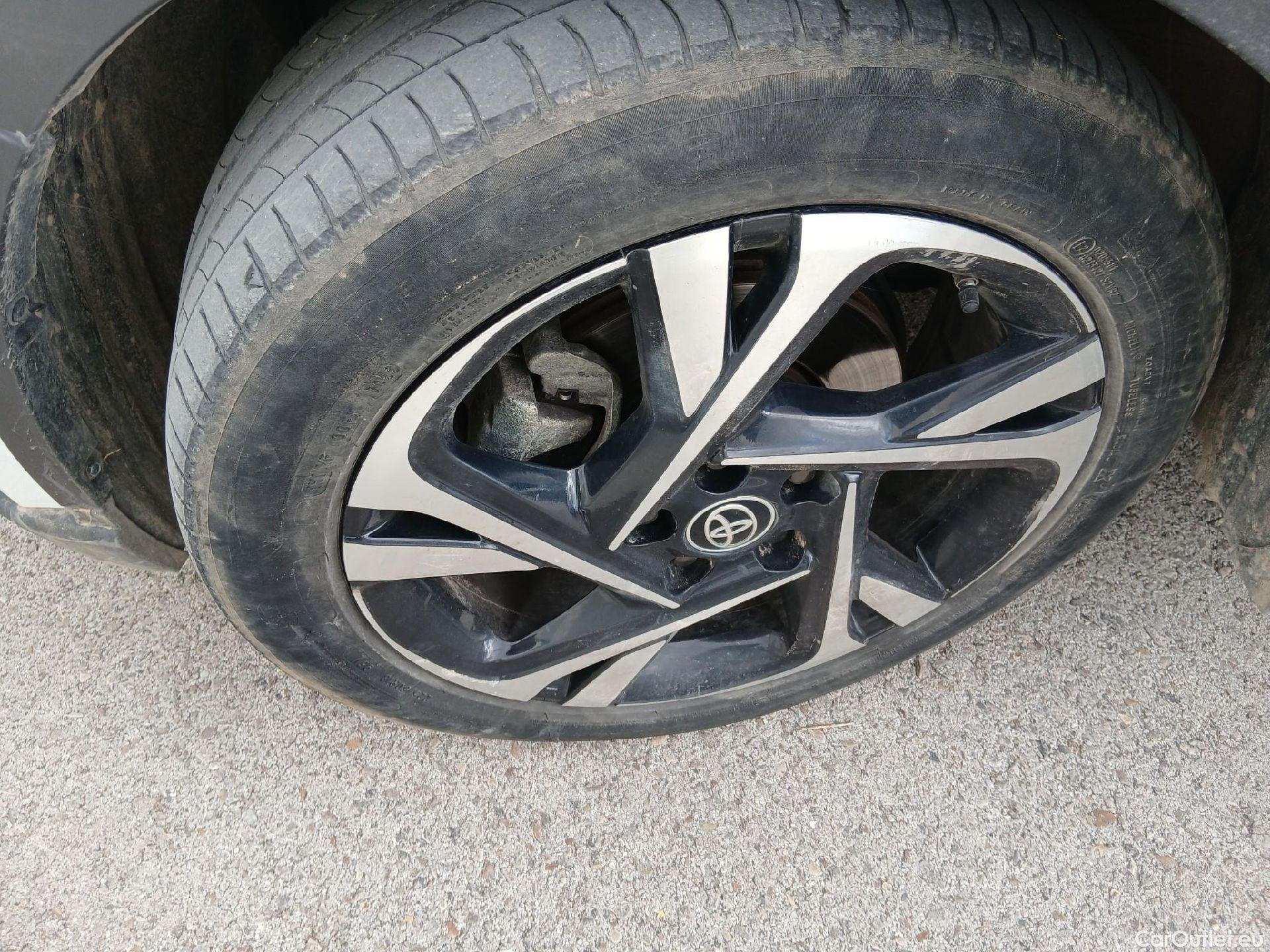  Toyota  C-HR TOYOTA  / 2019 / 5P / todoterreno 1.8 125H Advance #20