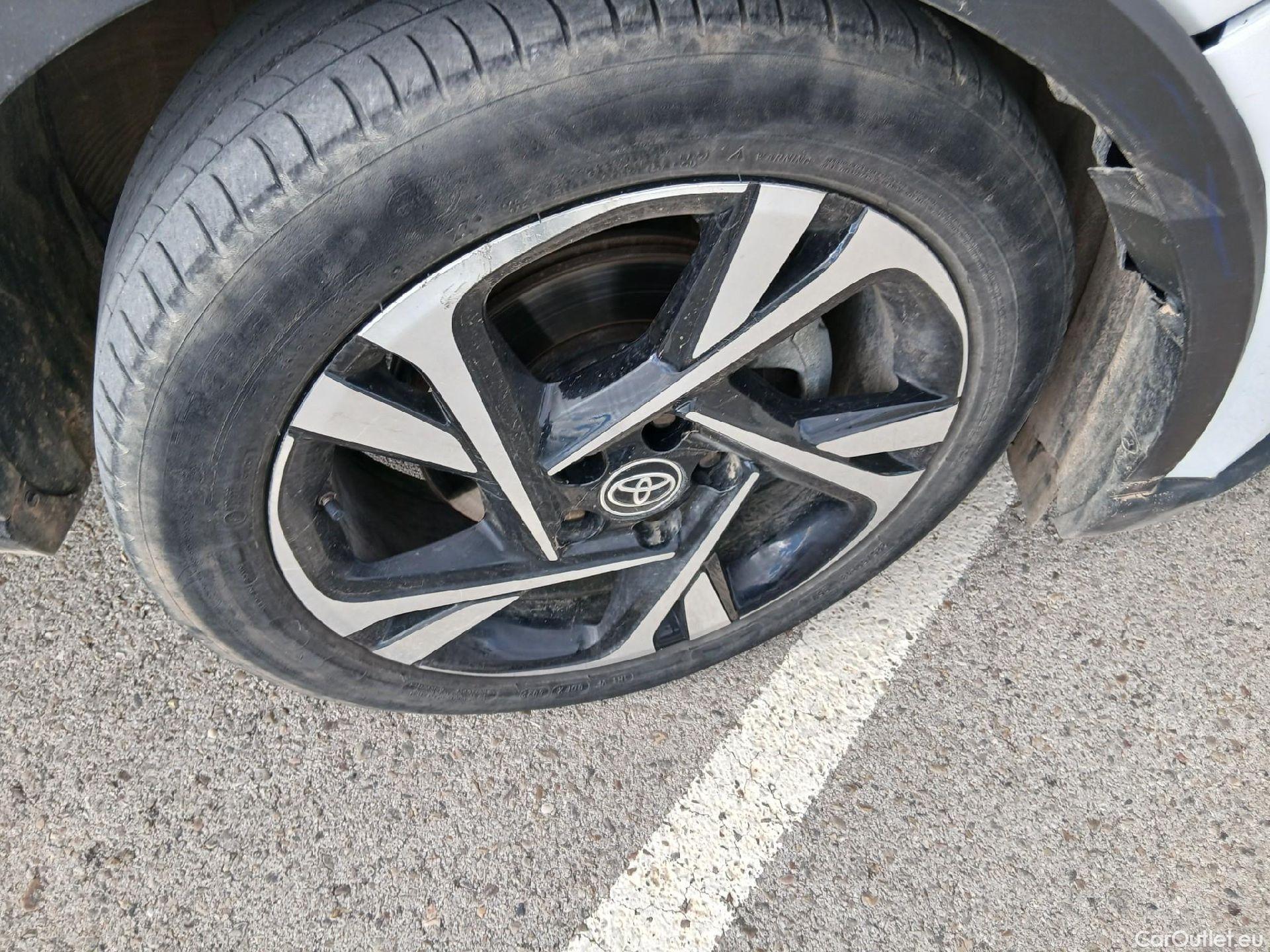  Toyota  C-HR TOYOTA  / 2019 / 5P / todoterreno 1.8 125H Advance #22