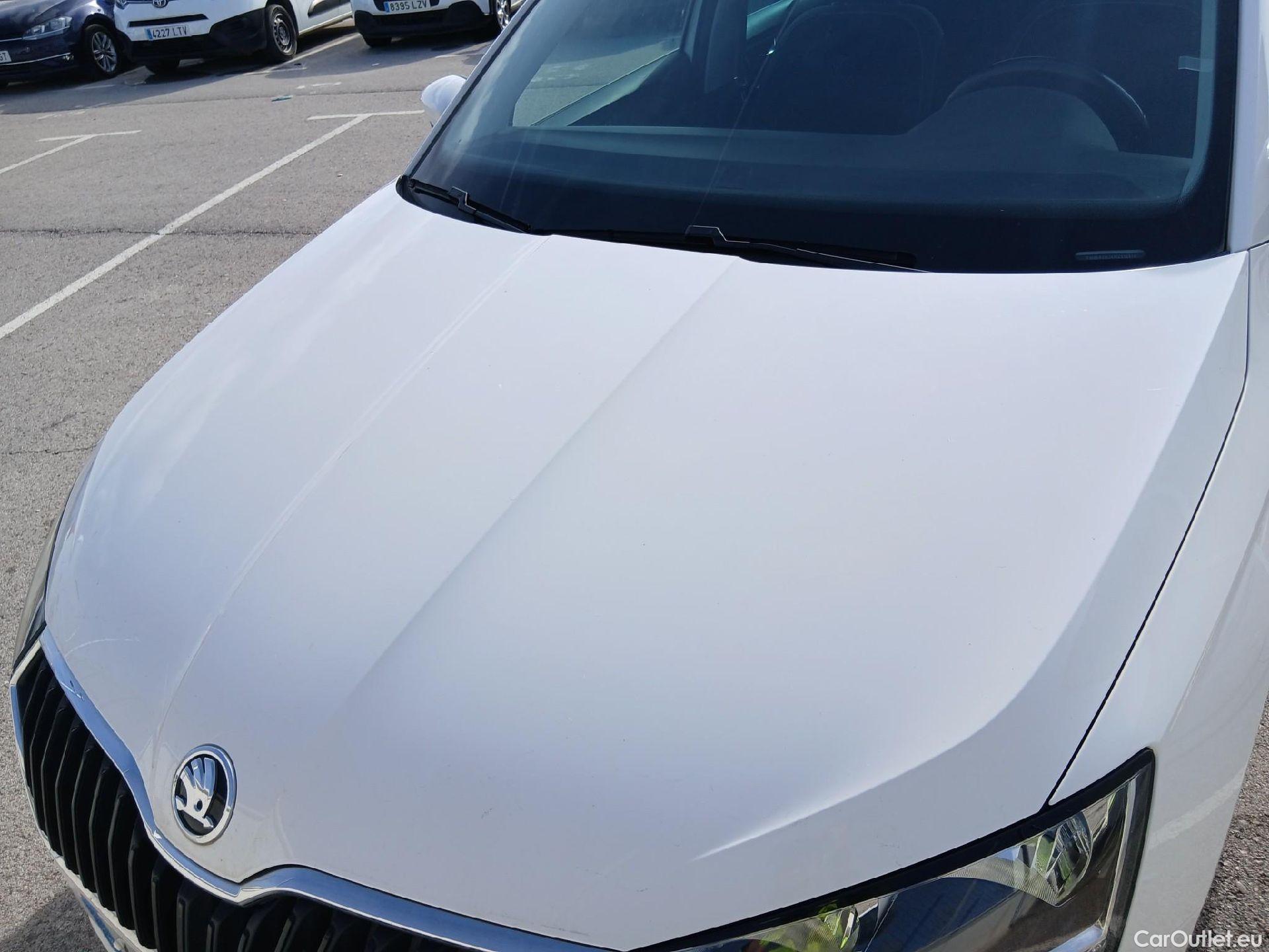  Skoda  Fabia SKODA  / 2018 / 5P / berlina con portón 1.0 TSI 81kW (110cv) Ambition Plus (CX) #3