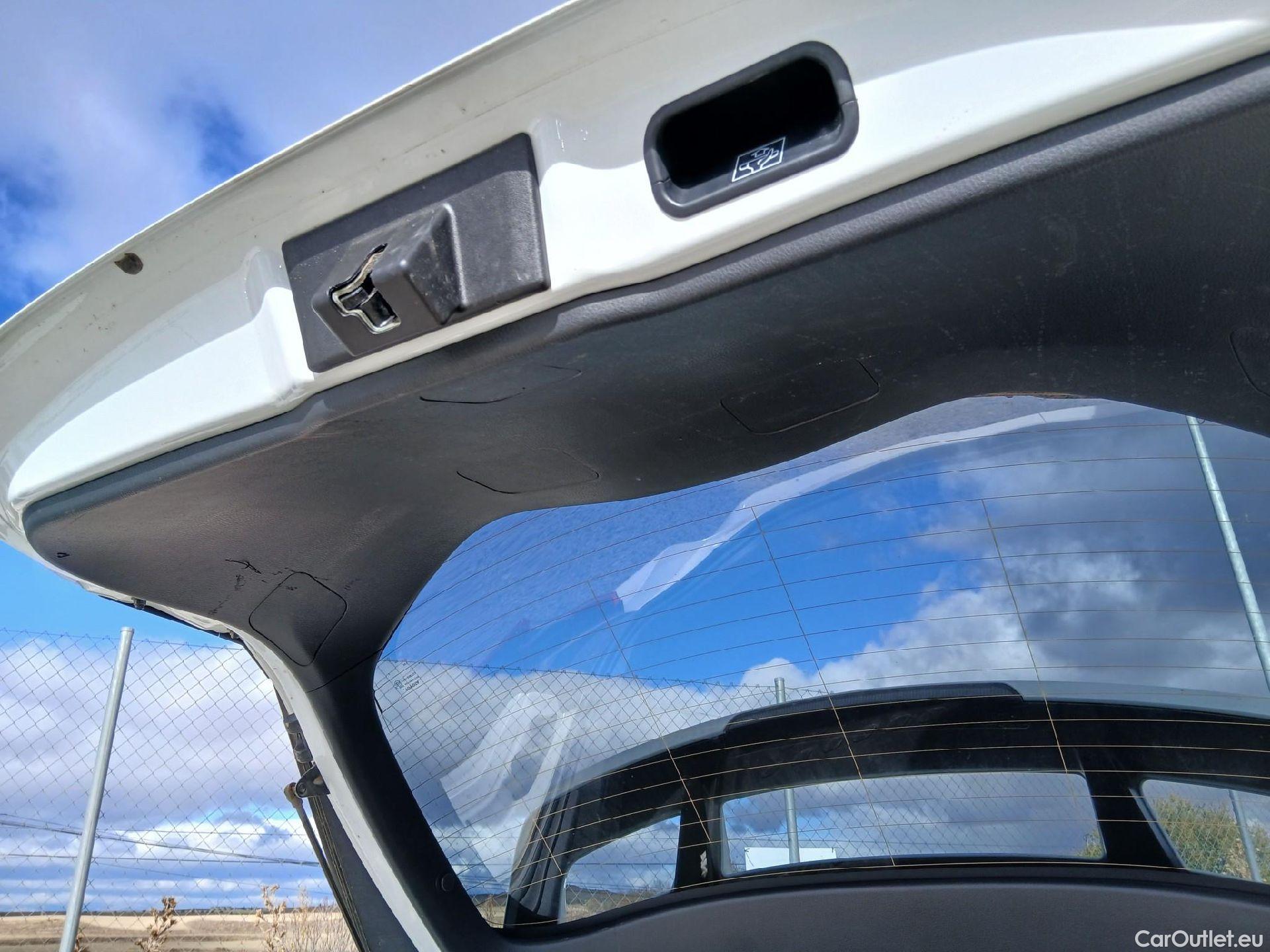  Toyota  C-HR TOYOTA  / 2019 / 5P / todoterreno 1.8 125H Advance #44