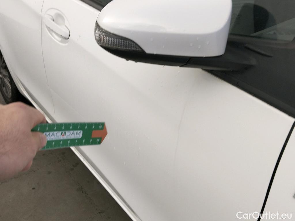  Toyota  Yaris TOYOTA  / 2017 / 5P / berlina con portón 1.5 100H Active #10