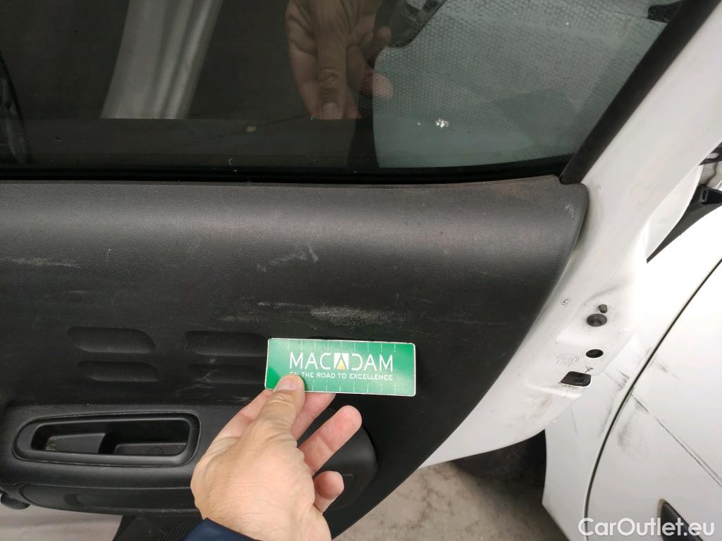  Citroen  C3 CITROEN  / 2016 / 5P / berlina comercial BlueHDi 73KW (100CV) S&S Comercial #11