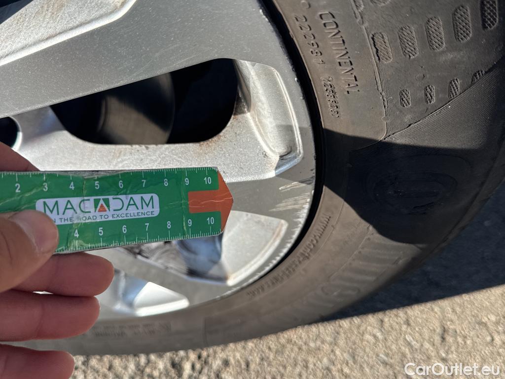  Renault  Kadjar RENAULT  / 2019 / 5P / crossover Intens Blue dCi 85kW (115CV) #40