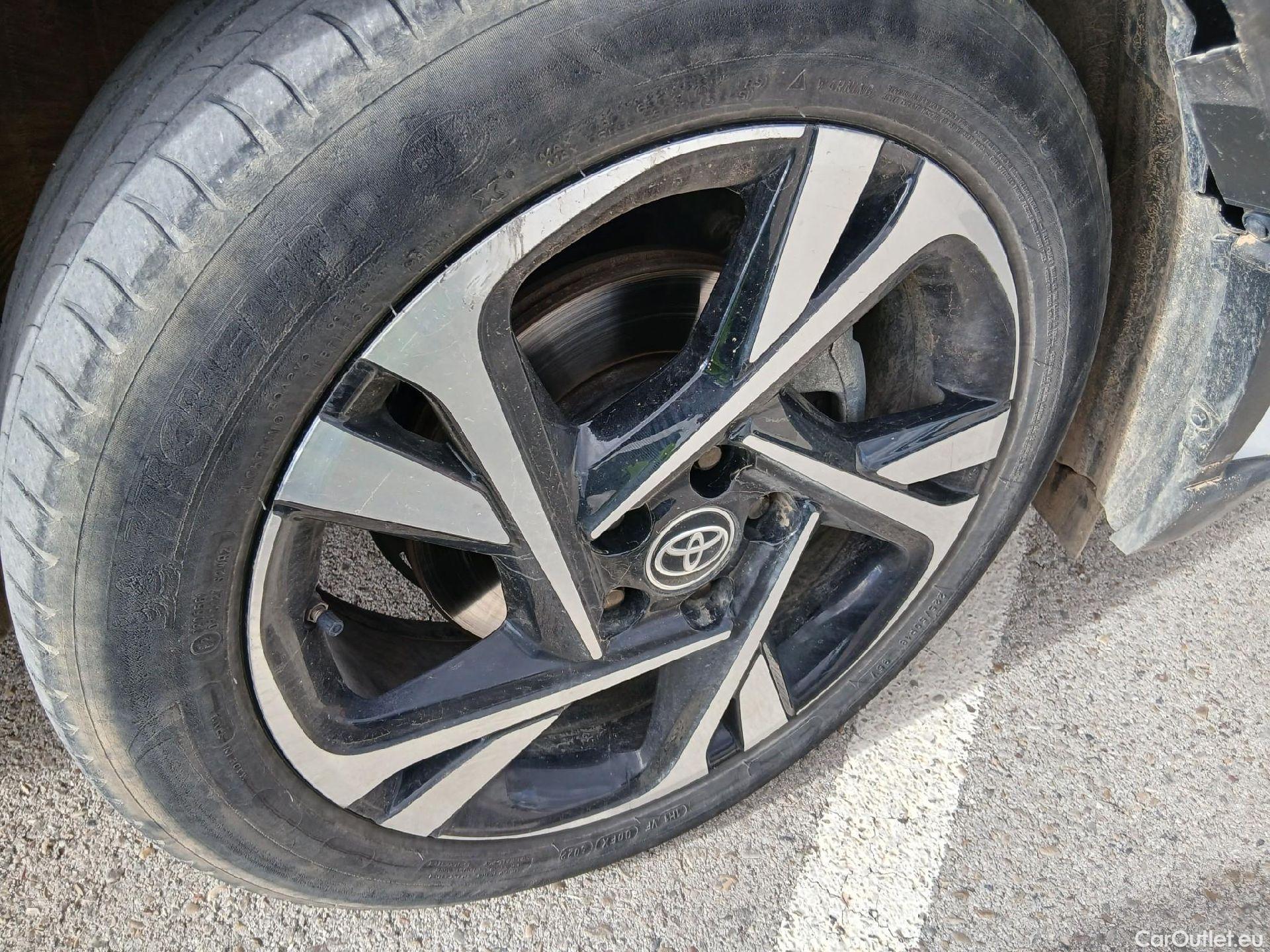  Toyota  C-HR TOYOTA  / 2019 / 5P / todoterreno 1.8 125H Advance #56