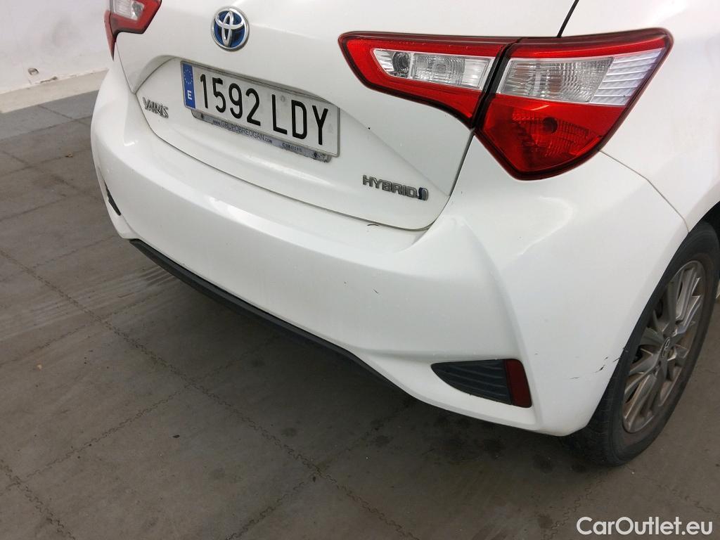  Toyota  Yaris TOYOTA  / 2017 / 5P / berlina con portón 1.5 100H Active #17