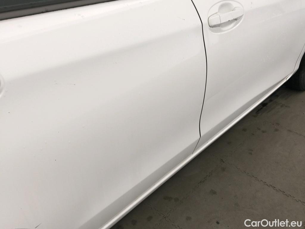  Toyota  Yaris TOYOTA  / 2017 / 5P / berlina con portón 1.5 100H Active #5