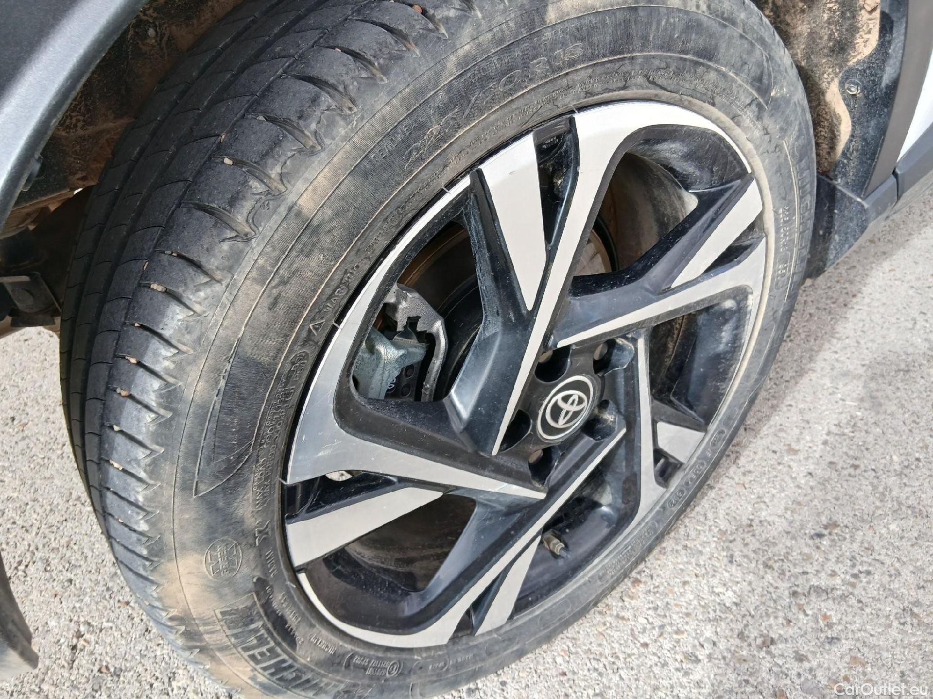  Toyota  C-HR TOYOTA  / 2019 / 5P / todoterreno 1.8 125H Advance #48