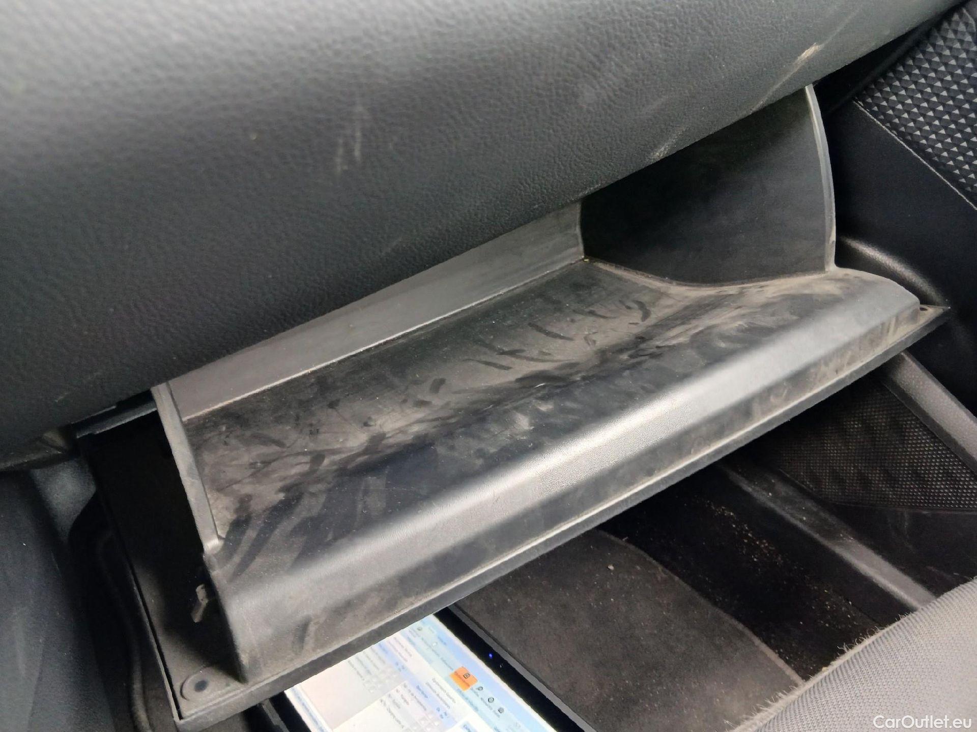  Toyota  C-HR TOYOTA  / 2019 / 5P / todoterreno 1.8 125H Advance #3