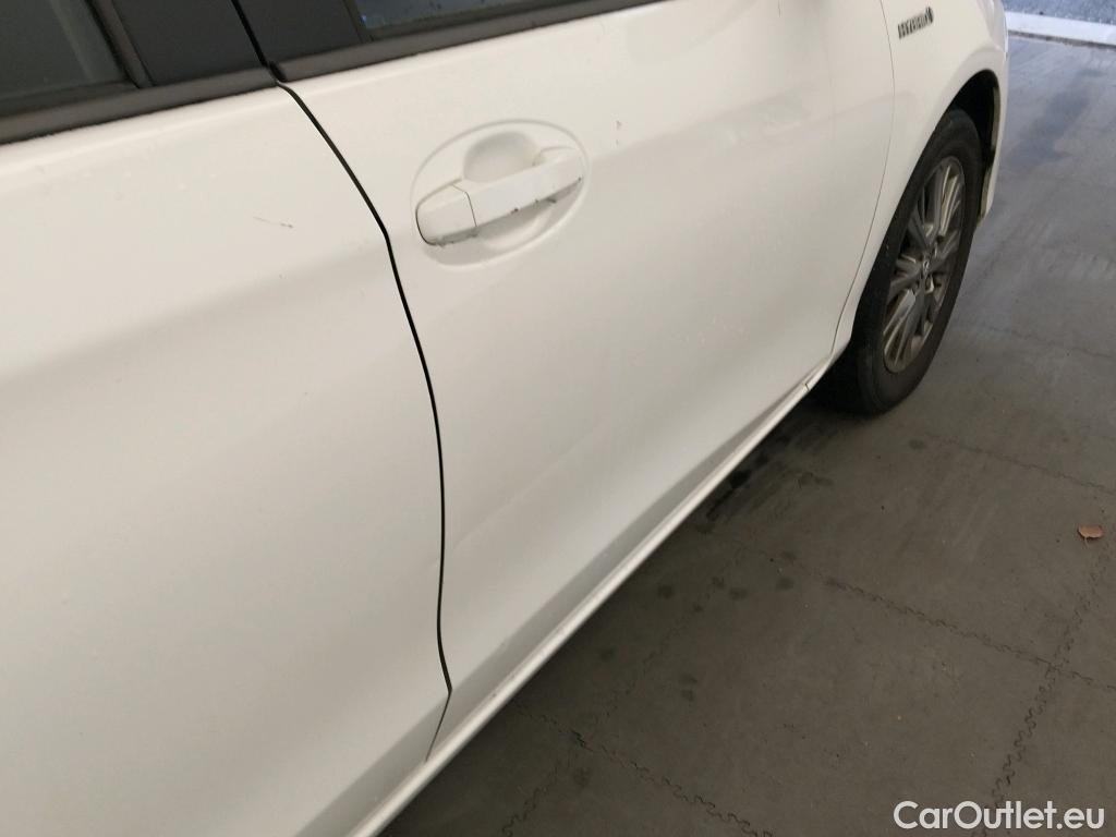  Toyota  Yaris TOYOTA  / 2017 / 5P / berlina con portón 1.5 100H Active #1