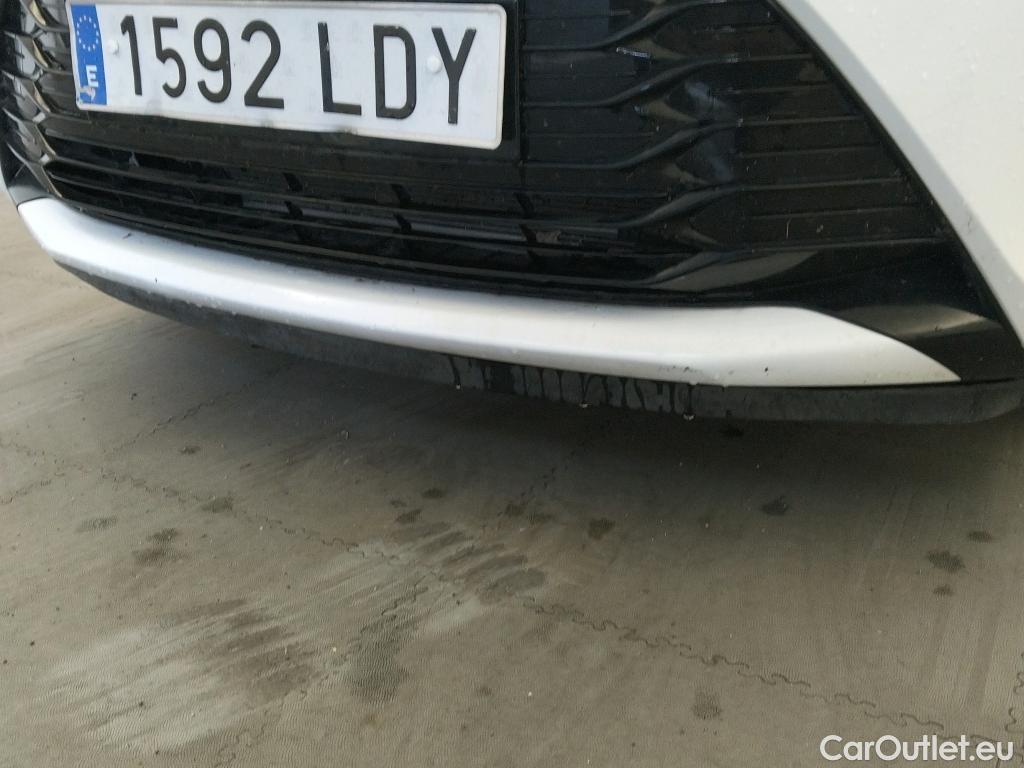  Toyota  Yaris TOYOTA  / 2017 / 5P / berlina con portón 1.5 100H Active #25