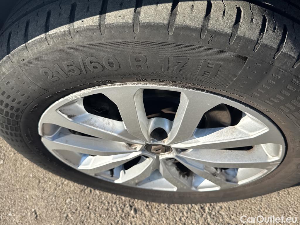  Renault  Kadjar RENAULT  / 2019 / 5P / crossover Intens Blue dCi 85kW (115CV) #39