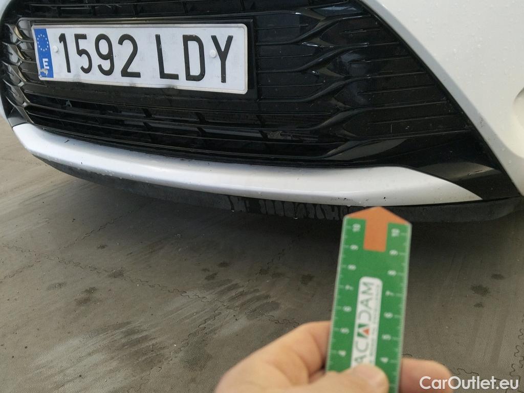  Toyota  Yaris TOYOTA  / 2017 / 5P / berlina con portón 1.5 100H Active #26